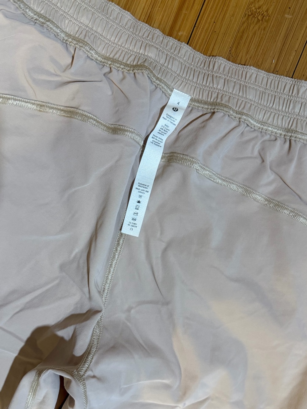 Lululemon Adapted State High-Rise Jogger *Short
Warm Ash Grey Size 4 - Picture 8 of 15